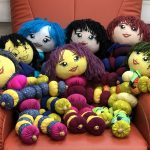 Punčke za prodajo na fotelju