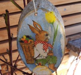 Velikonočni zajec na lesu