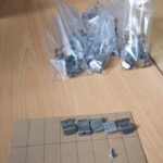 Fotografija prikazuje končne izdelke - paketki vijakov.